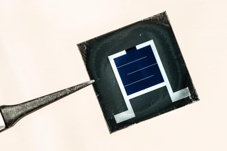 Perovskite/silicon tandem solar cells are contenders for the next-generation photovoltaic technology, with the potential to deliver module efficiency gains at minimal cost