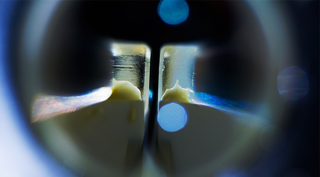 Photo of an optical cavity seen through a magnifying lens