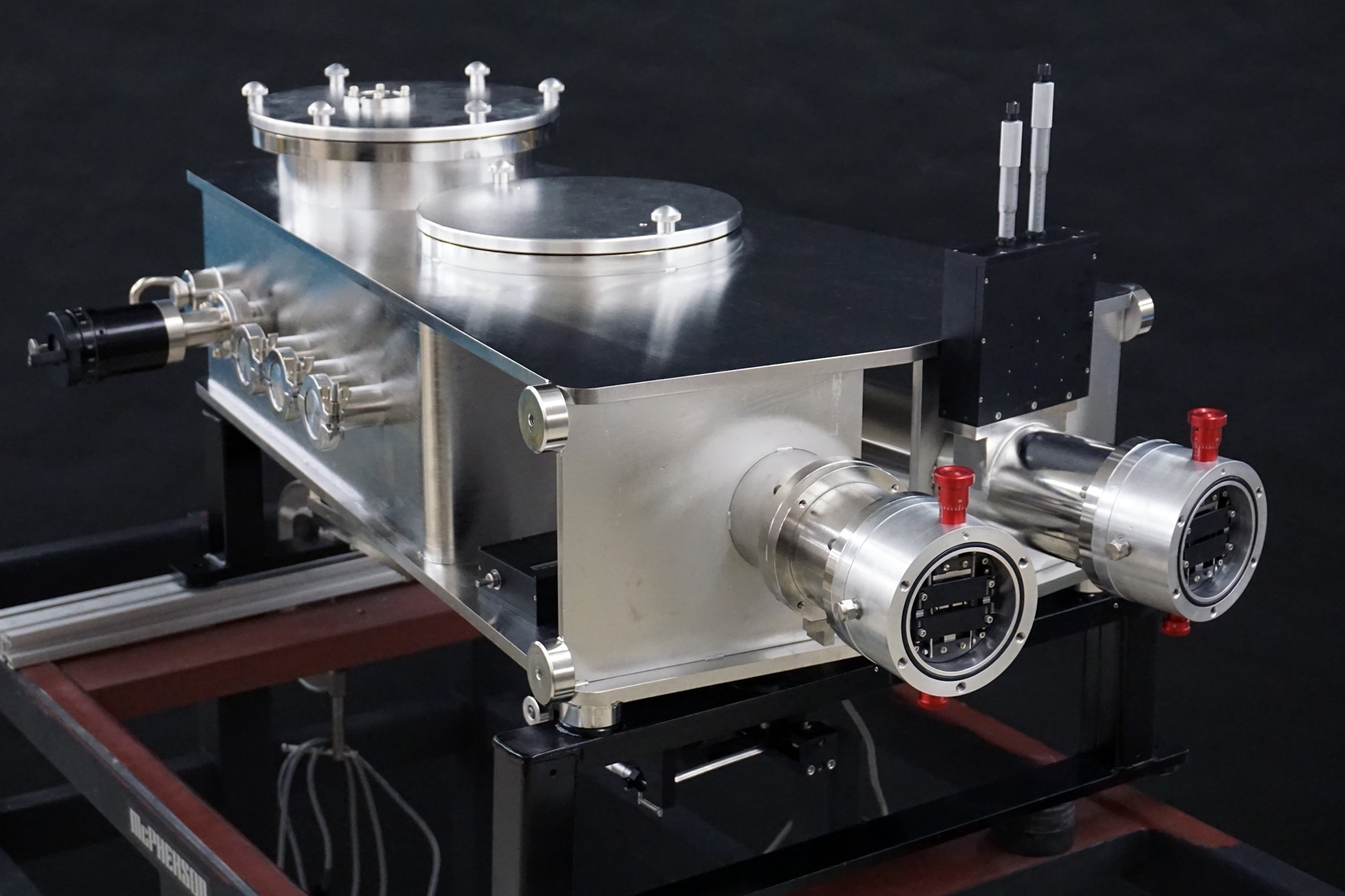 Imaging spectrometer for vacuum ultraviolet