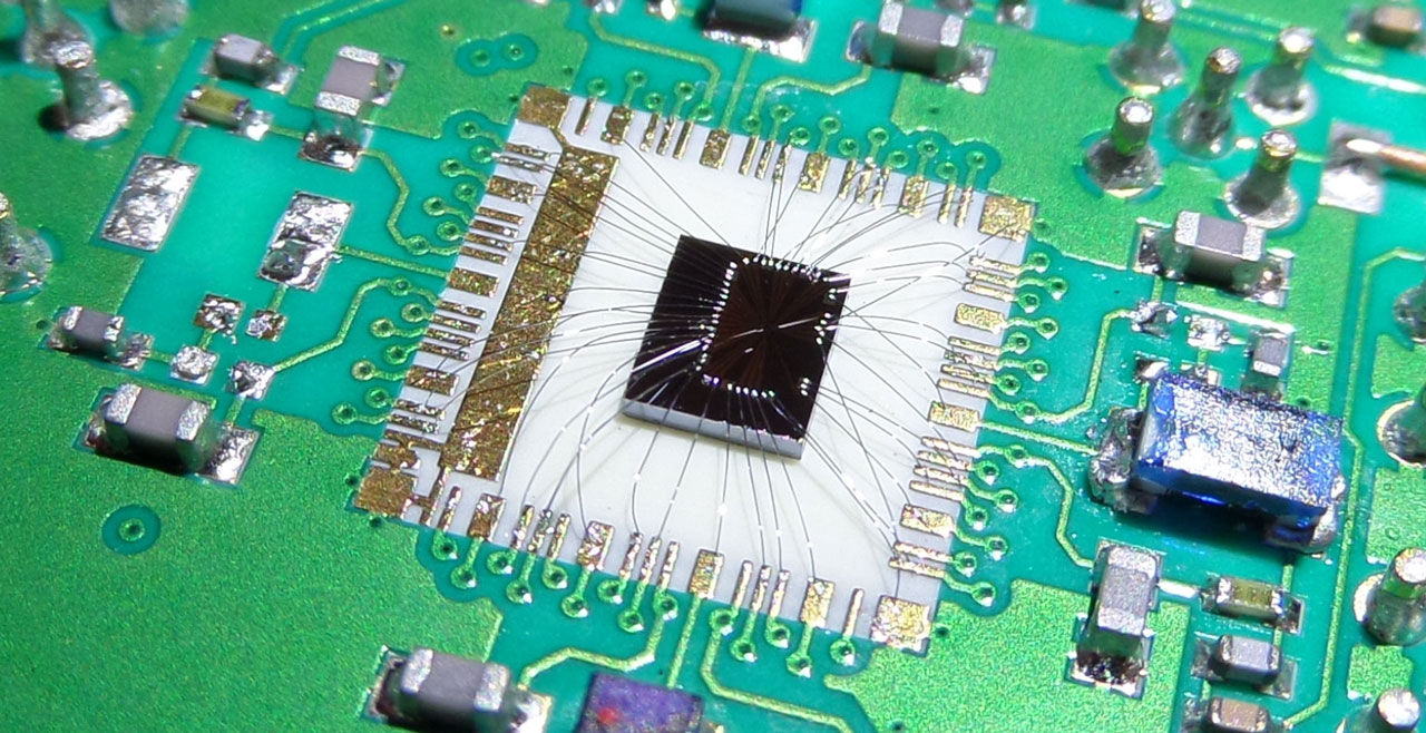 The black square – measuring roughly 3x3 millimeter – is a semiconductor chip similar to the one which the NBI-scientist used in their experiments