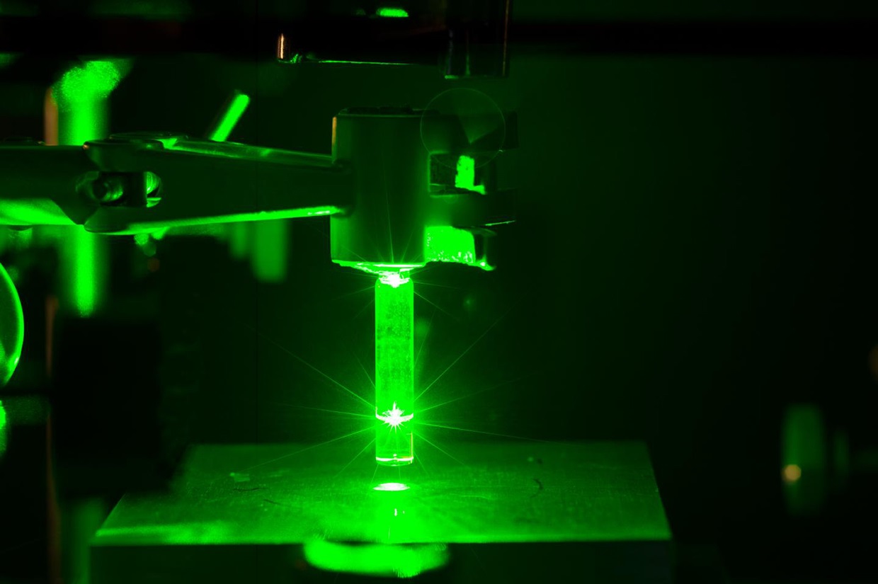 Researchers used green laser to modulated the reactivity of triazolinediones (TADs), powerful chemical coupling agents.