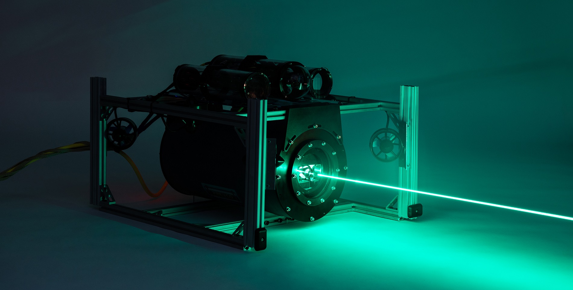 A remotely operated vehicle and undersea terminal emits a coarse acquisition stabilized beam after locking onto another lasercom terminal.