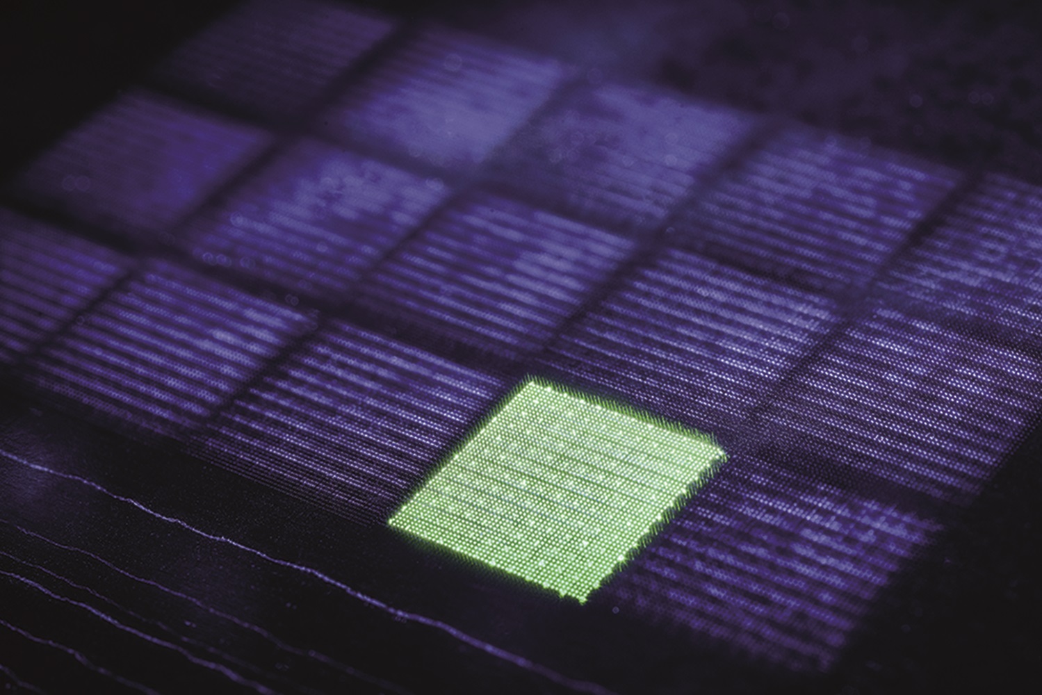 High power rates and small spacings between the holes require targeted thermal process management also in USP multibeam processes. This can be achieved with optimized process control.