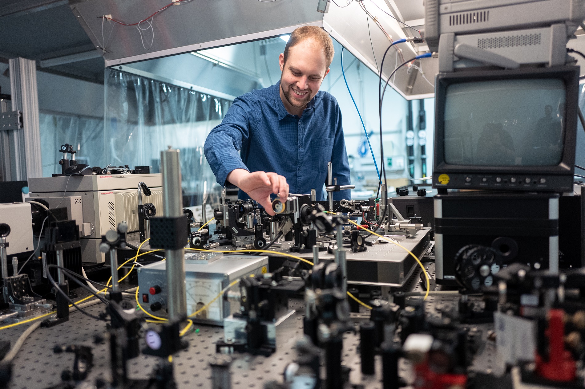 Markus Lindemann is working on the development of ultrafast spin lasers as part of his doctoral thesis.