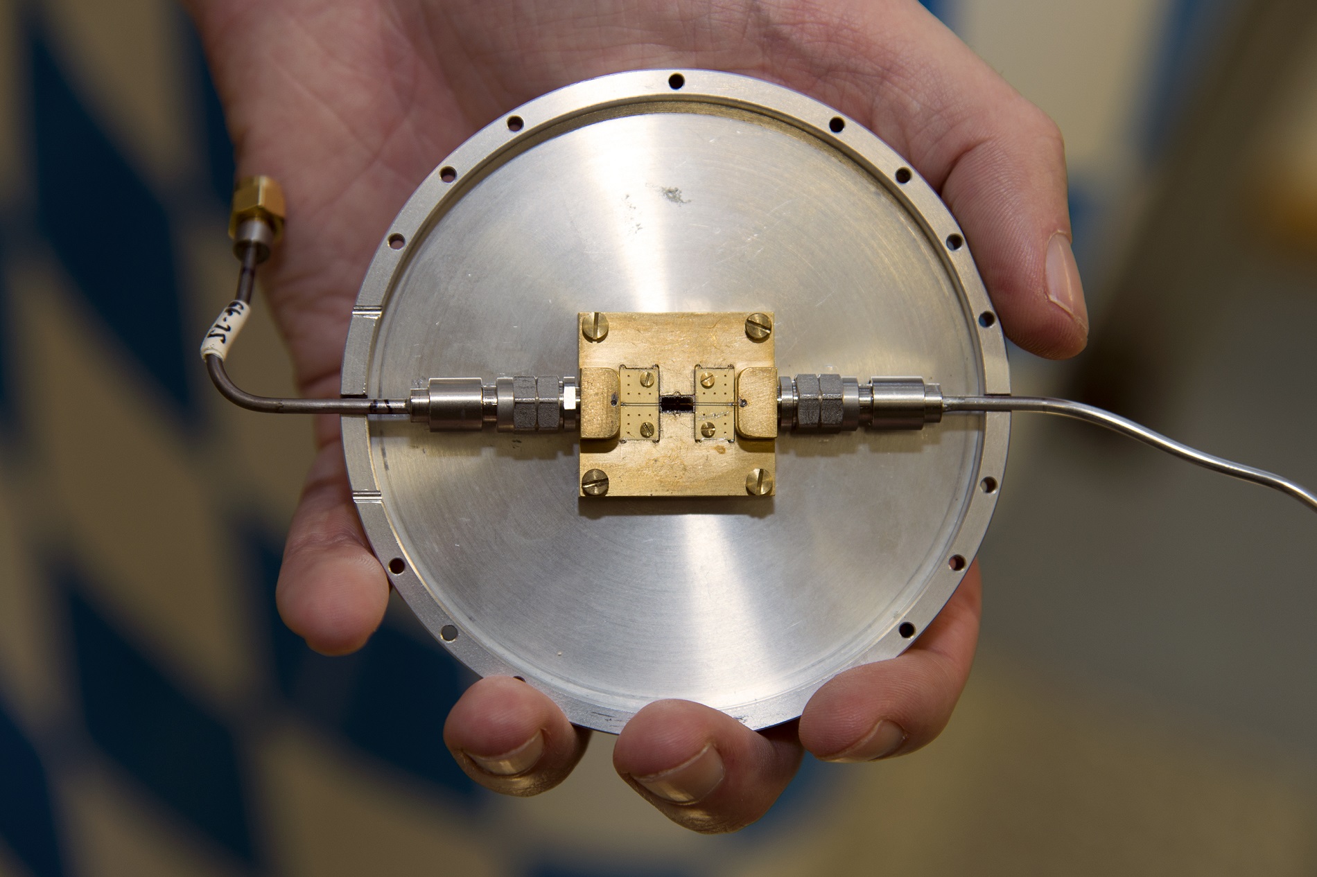 Quantum circuit, developed at the Walther-Meissner-Institut, which can be used to produce restricted microwave states