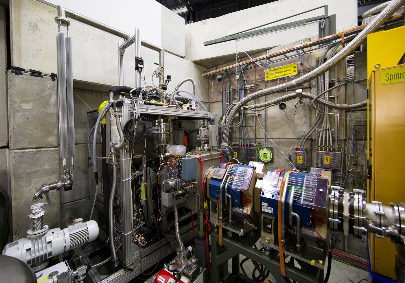 Experimental apparatus used to produce and detect pionic helium atoms