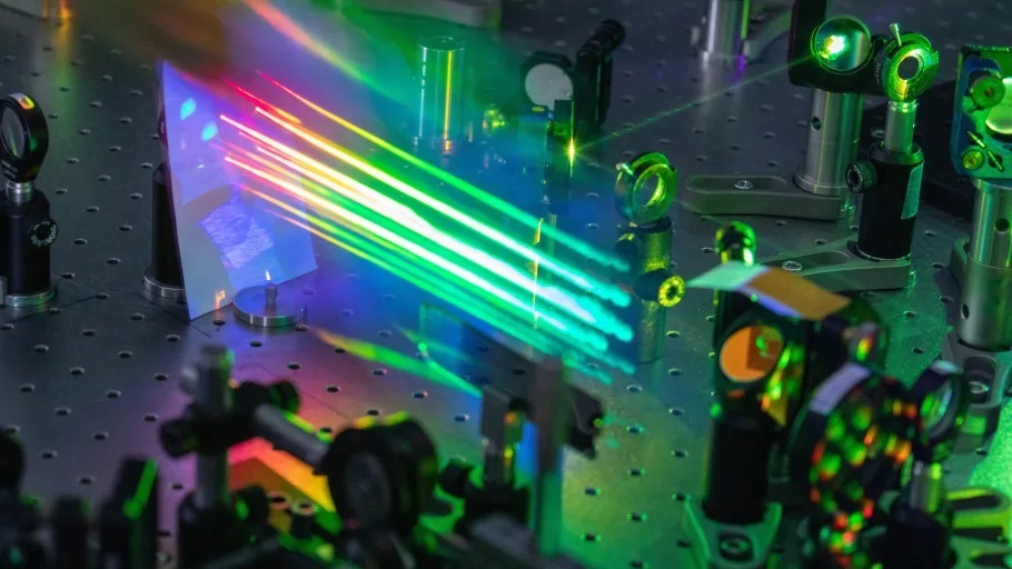 Ultra-short pulse lasers used at the Physics Department of the Politecnico di Milano to study photovoltaic cells