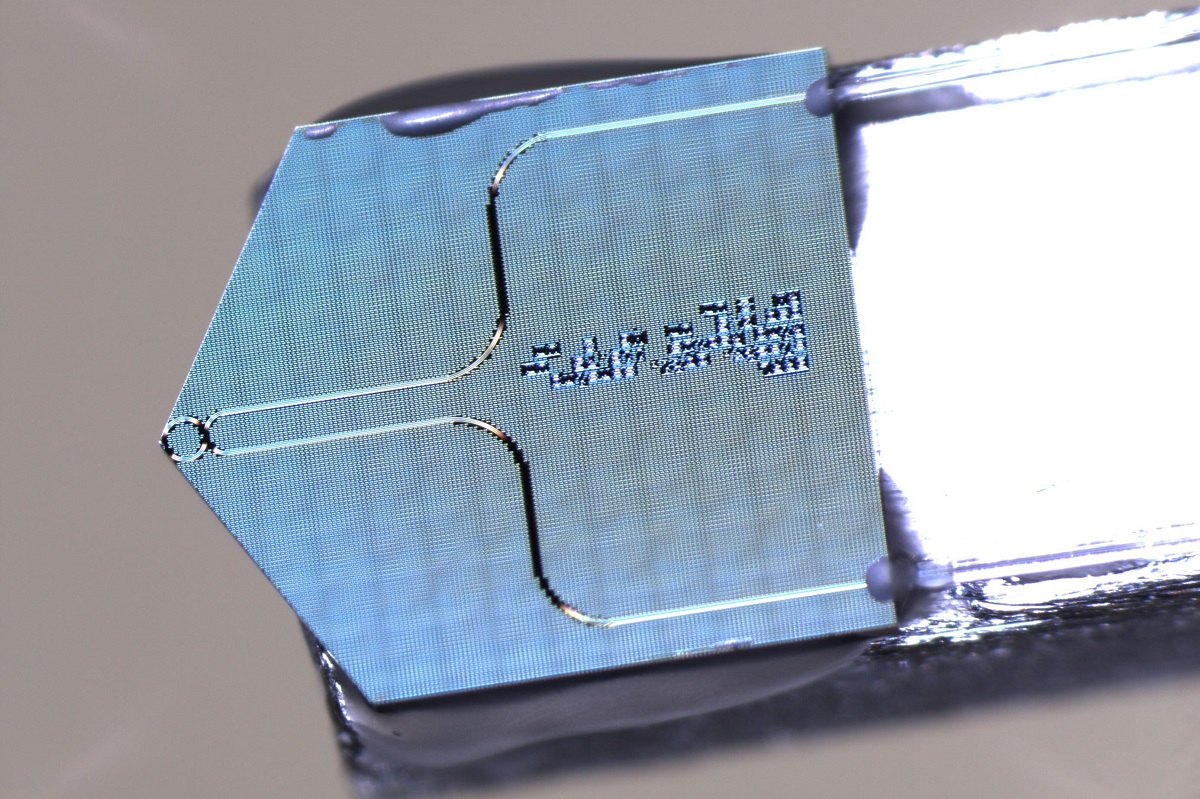 An optical chip with ring-shaped light storage, called a microring resonator, and a fiber-optic coupling