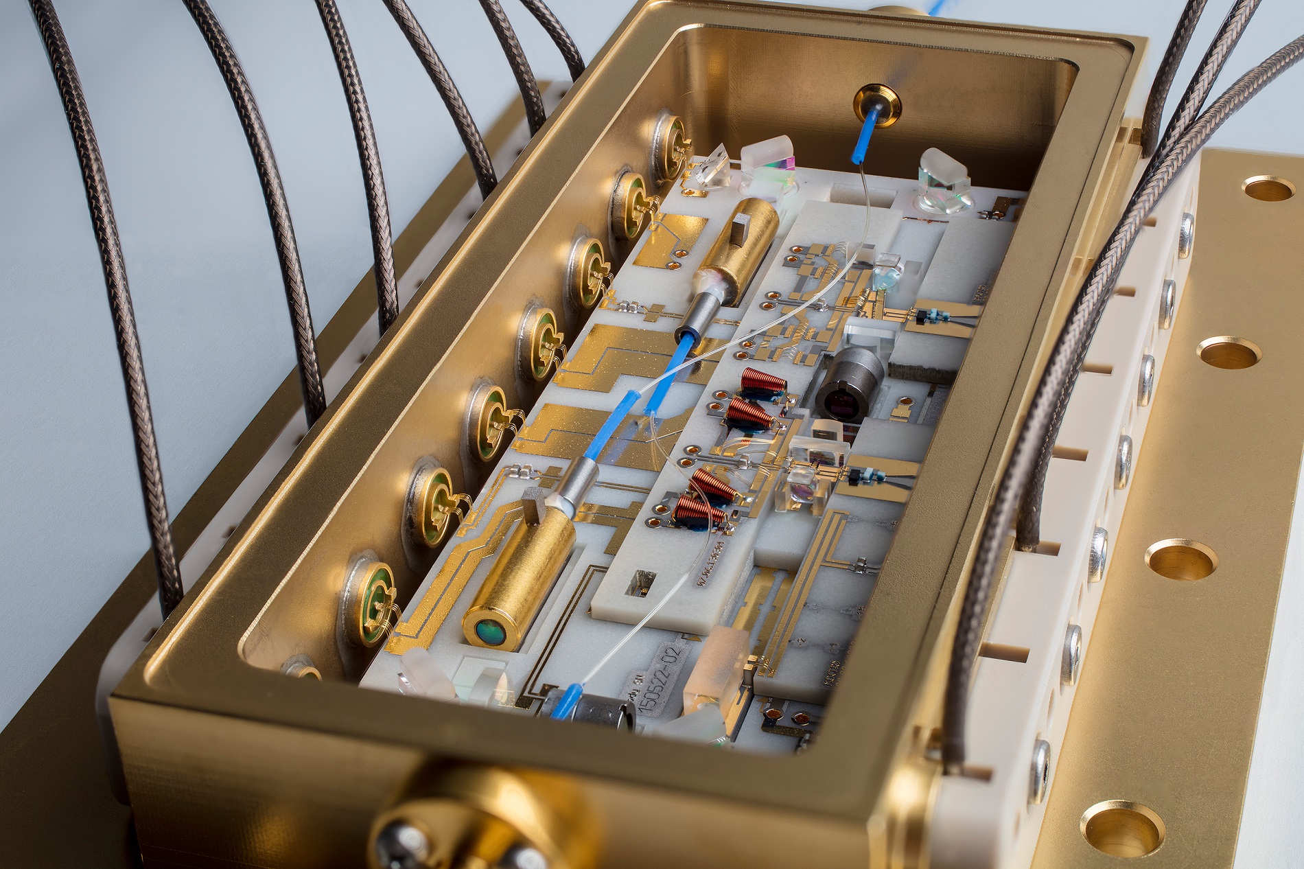 Enhanced reliability of 1064 nm laser modules for space and quantum technologies due to improved facet technology of integrated laser diodes.