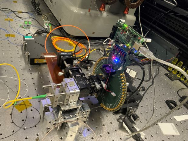 The tool designed by the UQ team that can measure the properties of lasers.