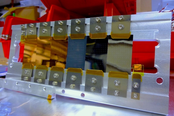 These thin samples of copper, iron and titanium were shocked with optical laser pulses and probed with SLAC's X-ray laser, the Linac Coherent Light Source