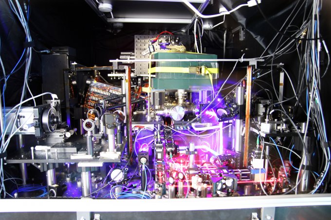 JILA’s experimental atomic clock