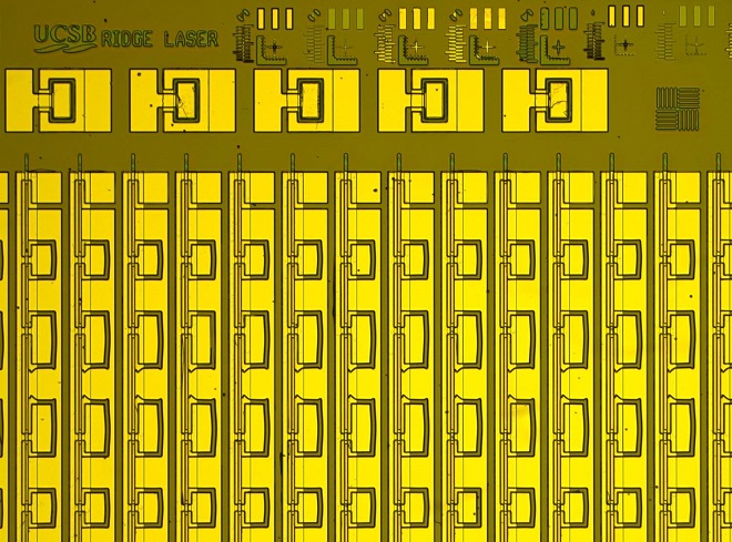 An optical micrograph of the fabricated laser devices