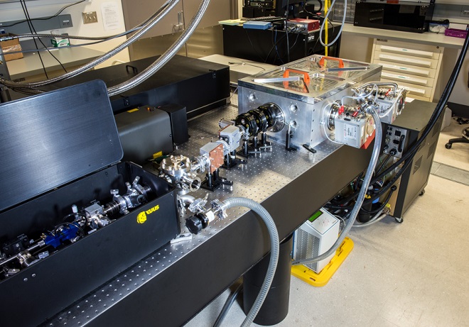 The photon beam line of a HHG experiment to observe the dynamics of exchange interactions in a ferromagnetic alloy