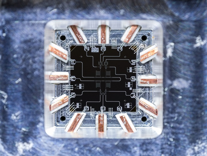 Top down view of the gmon qubit chip