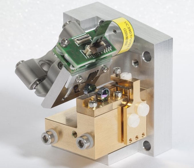 QCL module with integrated MEMS diffraction grating