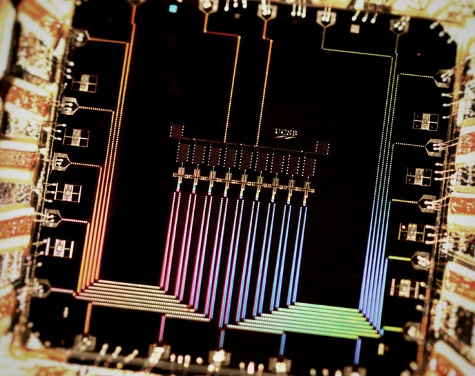 A photograph of the nine qubit device