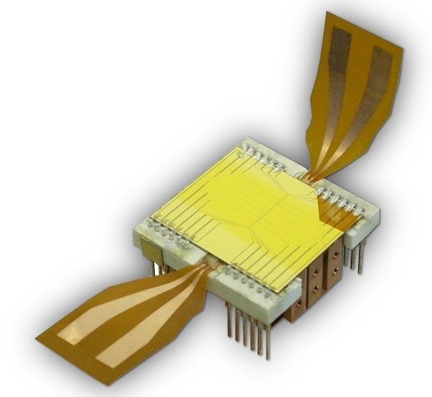 Atom chip for cooling and manipulation of ultracold atomic clouds