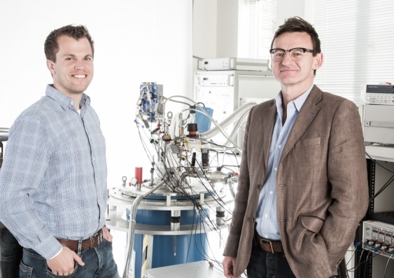 Lead author Menno Veldhorst and project leader Andrew Dzurak in the UNSW laboratory where the experiments were performed