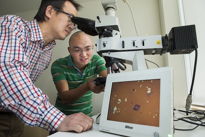 Dr Lu with student Jiong Yang