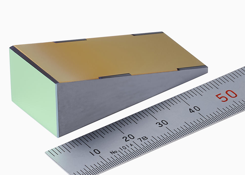 Indium phosphide immersion grating