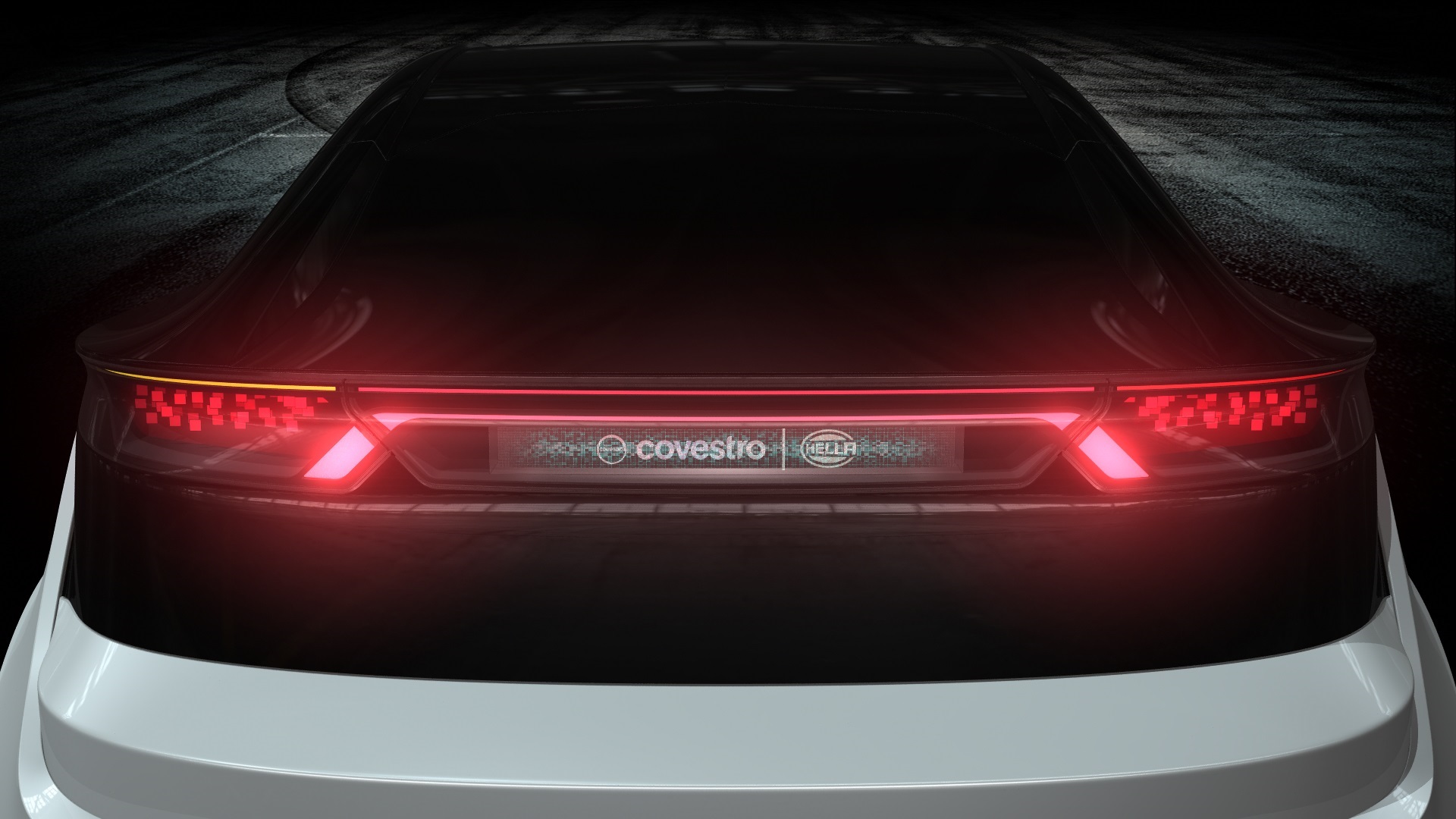The rear lighting is equipped with holographic technology