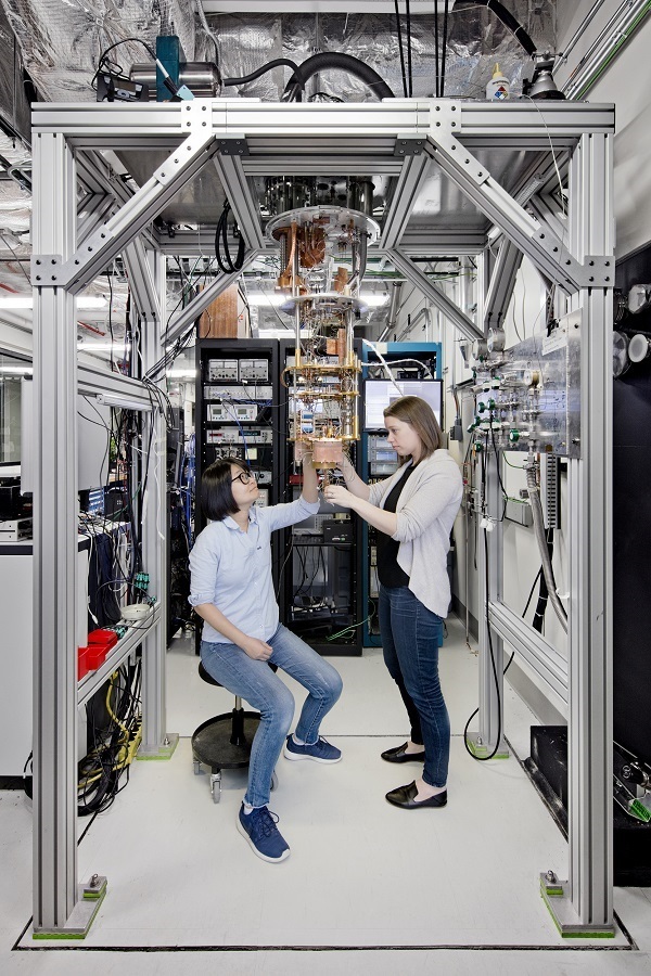 IBM Building Quantum Computers for Business and Science