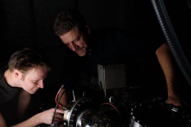 Samuel Bengtsson and Johan Mauritsson in the laser lab