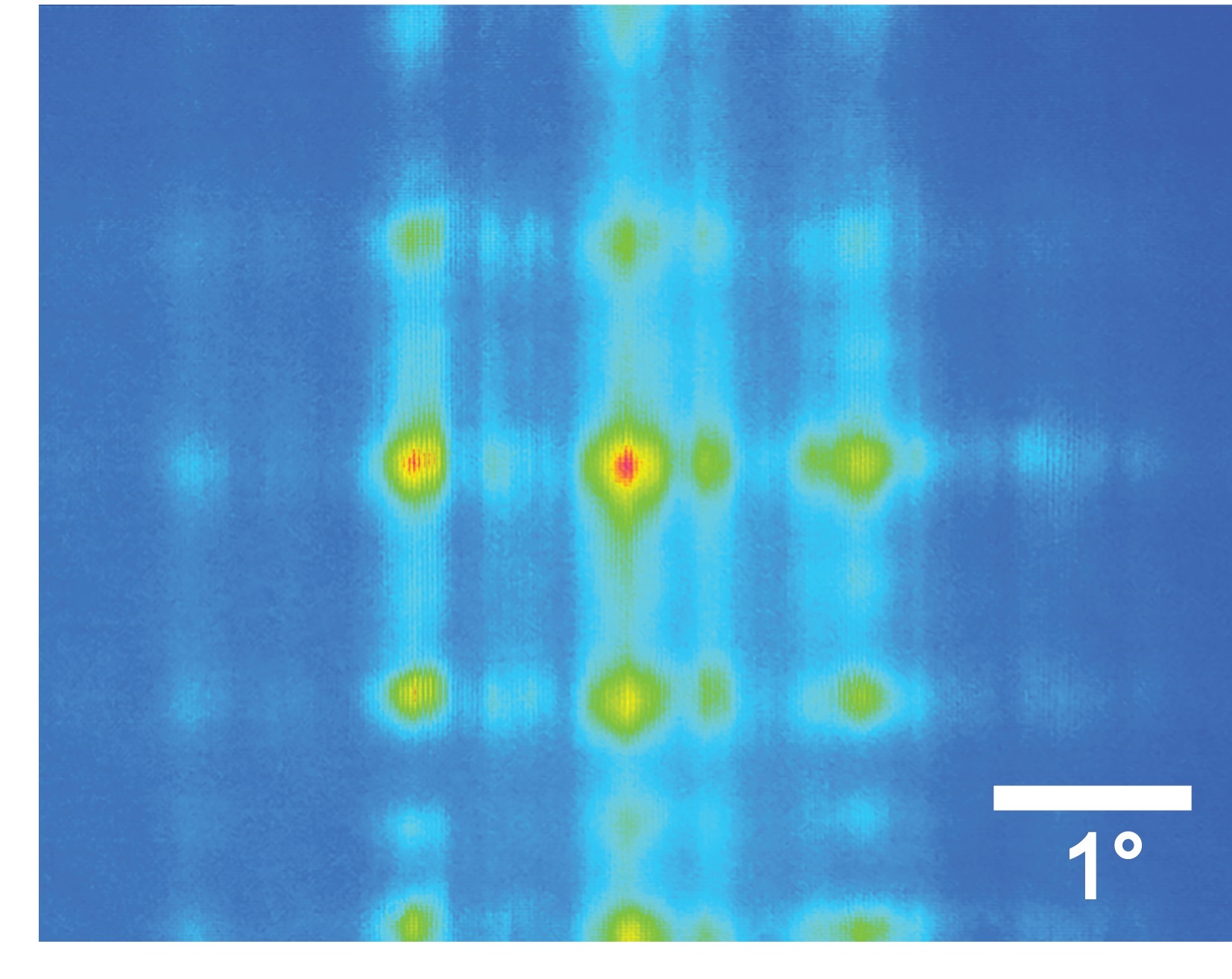 Satellite spots around a central spot were detected in the far-field beam profile