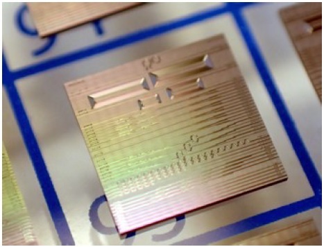 Silicon nitride chip fabricated at Ligentec with photonic circuit structures designed by VLC Photonics.