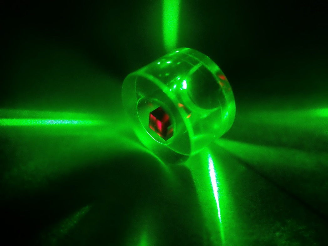 The diamond is held inside a sapphire ring and illuminated by 532-nm green laser