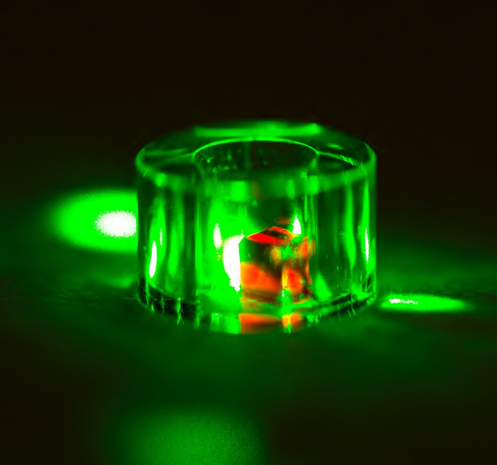 The diamond is held inside a sapphire ring and illuminated by 532-nm green laser