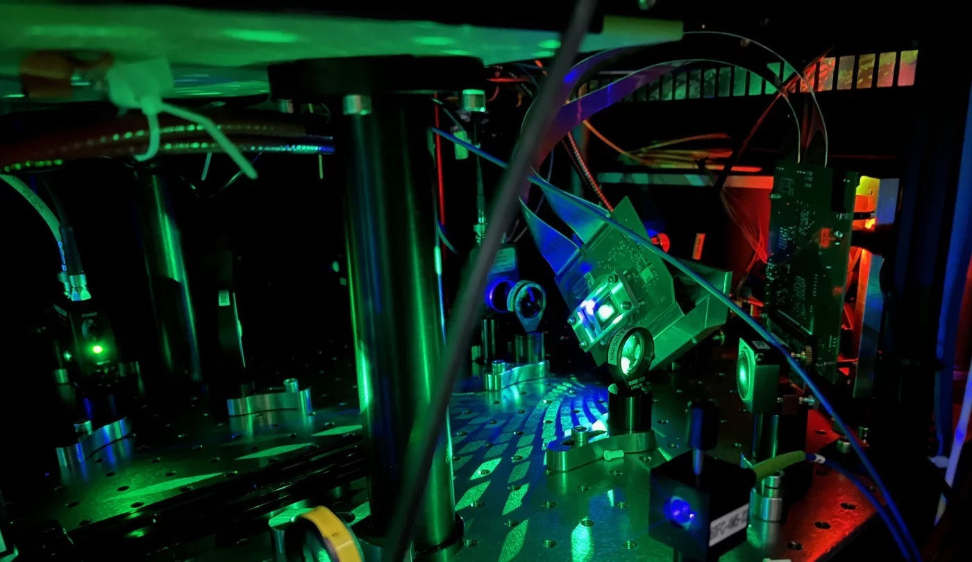 Part of the experimental setup for the quantum gas microscope. With the apparatus, researchers can manipulate and observe individual ultracold cesium atoms in optical lattices with single-lattice-site resolution.