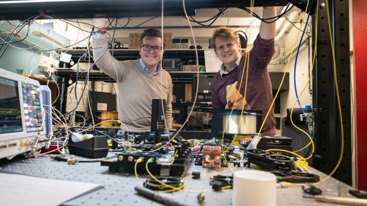 PhD students Joakim Argillander and Daniel Spegel-Lexne were part of the team that developed a new experimental set-up that made it possible to show a connection between complementarity and information theory.
