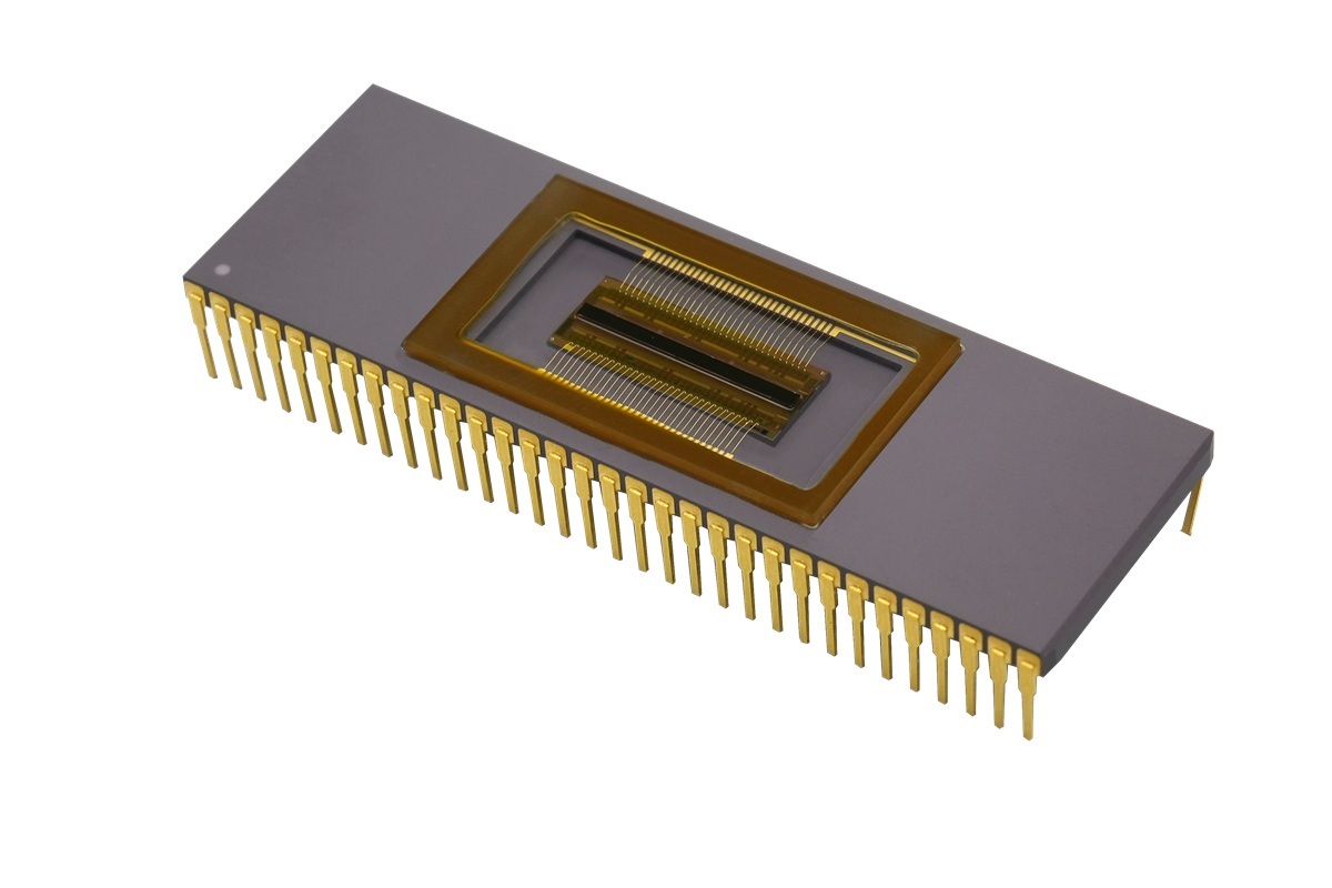 GIR1201 and GIR2505 use industry standard InGaAs technology to maximize sensitivity to SWIR wavelengths and share the same 64-pin DIP package for easy integration.